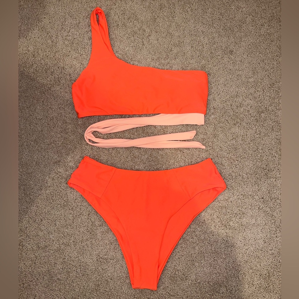 never worn bikini